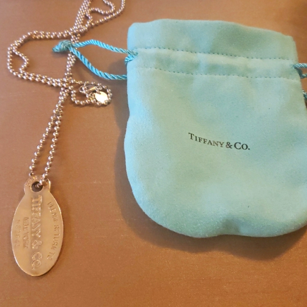 Pre-owned Tiffany Silver oval tag pendant necklace